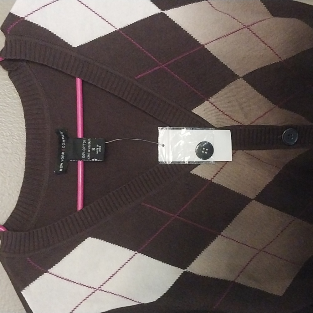 Free Cami With Purchase Of Brown Sweater - Picture 3 of 6